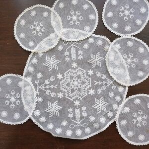 Vintage/Antique Filet Net Lace Doily and 6 Coasters Snowflake Pattern